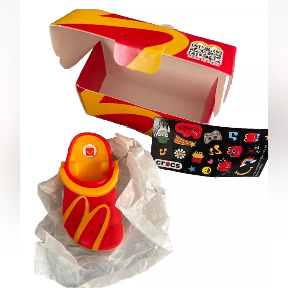Exclusive No 4 CROCS Plastic Keychain Clip 2024 McDonald's HAPPY MEAL TOY ~NEW!!